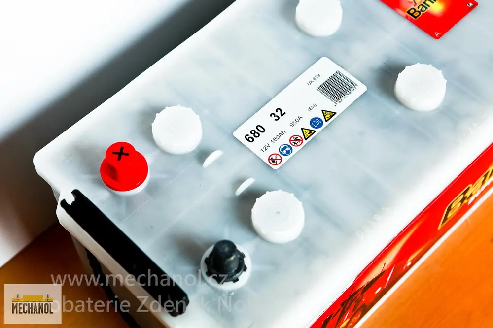 Autobaterie Banner Buffalo Bull 680 32 12V 180Ah 950A